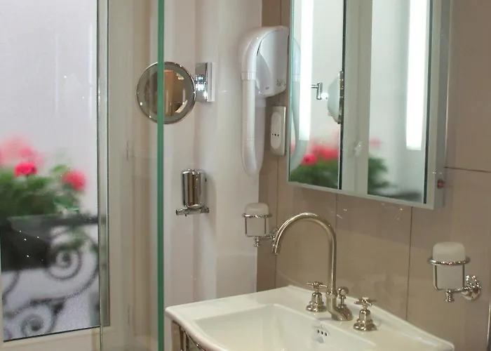 מלון Du Levant 3*